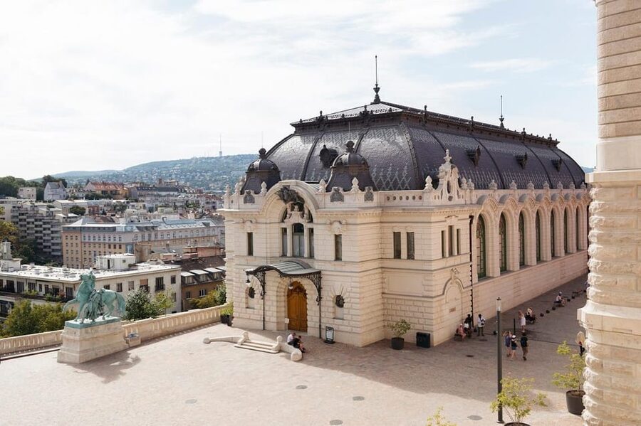 Budapest: Buda Castle Walking Tour & Folk Music Performance - Key points to know before you book
