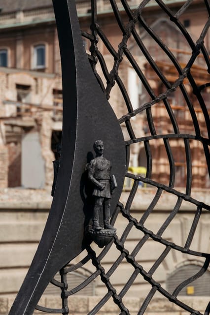 Budapest: Buda Castle Walking Tour & Folk Music Performance - Tárnok Street and five centuries of building styles