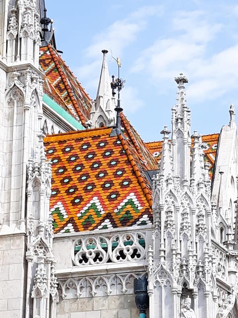 Budapest: Buda Castle Walking Tour & Folk Music Performance - Buda Castle and the story of King Matthias