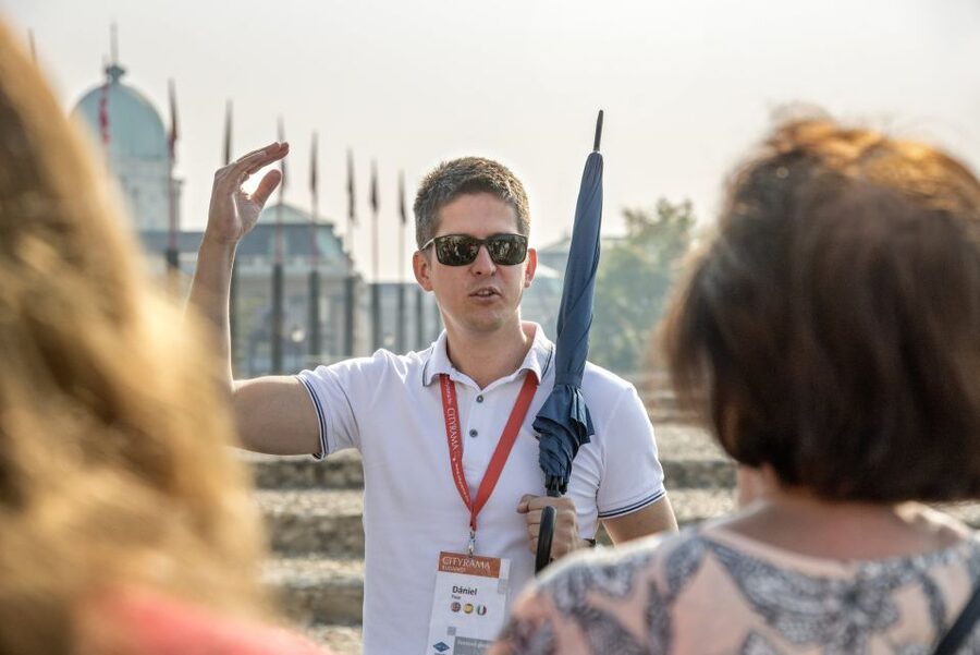 Budapest: Buda Walking Tour - Red-tiled houses and Hungarian building styles