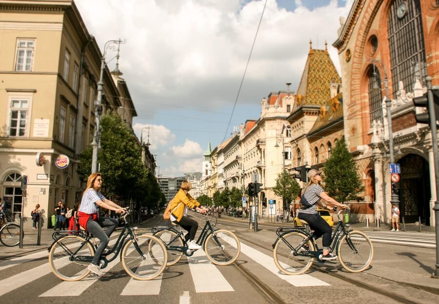 Budapest by Bike - 1 Day Bike Rental (9am-6pm) - What the $18 price really offers