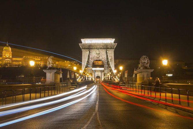 Budapest by night - private driving tour - What the private car changes