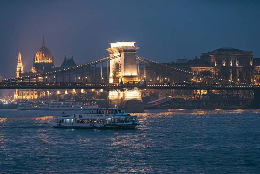 Budapest By Night Sightseeing Cruise - Gellért Hill, Liberty Bridge, and the southern turn
