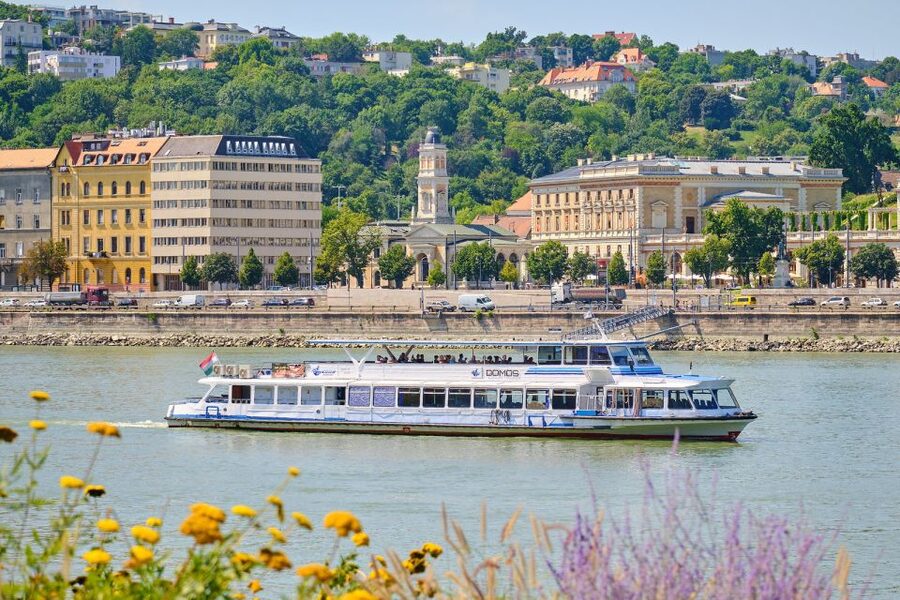 Budapest By Night Sightseeing Cruise - Boat comfort, weather, and what is included