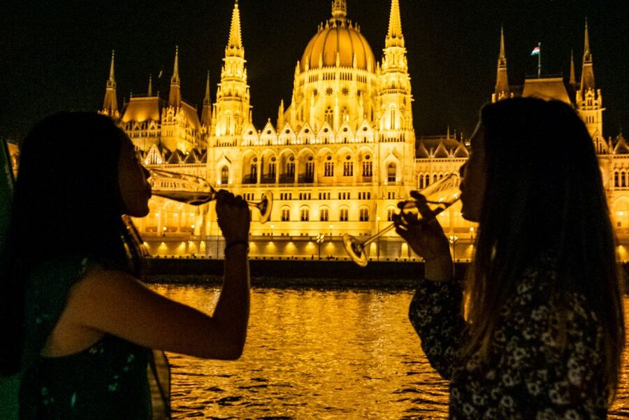 Budapest: Candlelit Dinner River Cruise with Live Music - Key points to know before booking