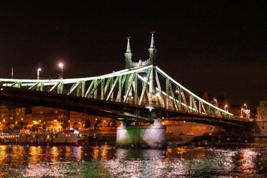Budapest: Candlelit Dinner River Cruise with Live Music - Choosing your table and getting the best views