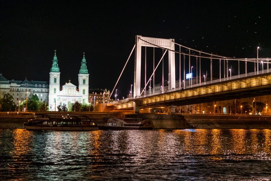 Budapest: Candlelit Dinner River Cruise with Live Music - What the $129 price really covers