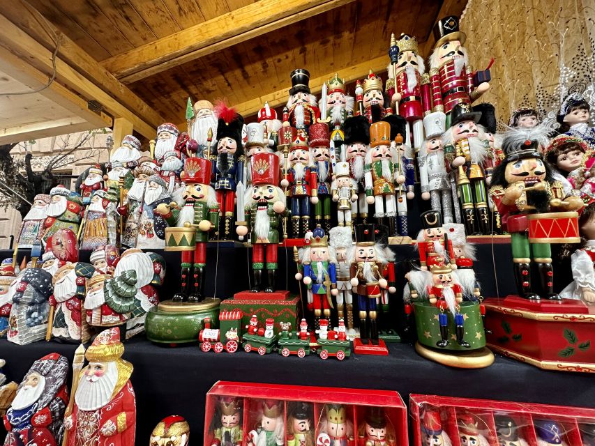 Budapest: Christmas Market Guided Walking Tour with Tastings - Architecture along the route