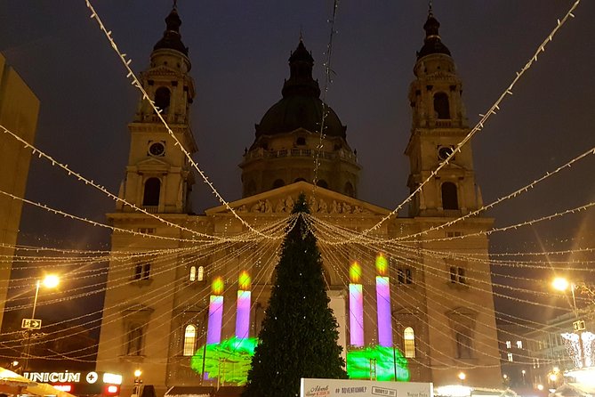 Budapest Christmas Market Tour with Basilica visit & Chimney cake - Sampling chimney cake and Hungarian Christmas food
