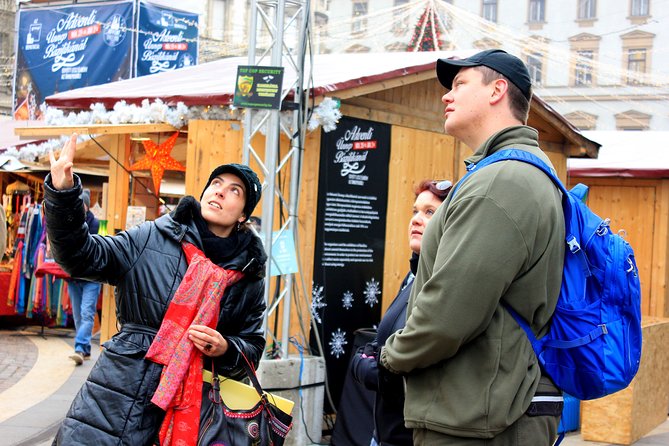 Budapest Christmas Walking Tour & Entry to St Stephen's Basilica - How the tour handles the Christmas markets