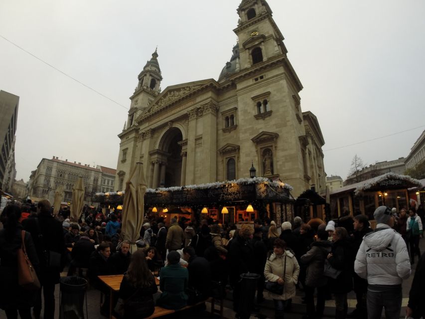 Budapest Christmas Walking Tour w Entry to Basilica - City Hall Courtyard and the charitable side of Christmas