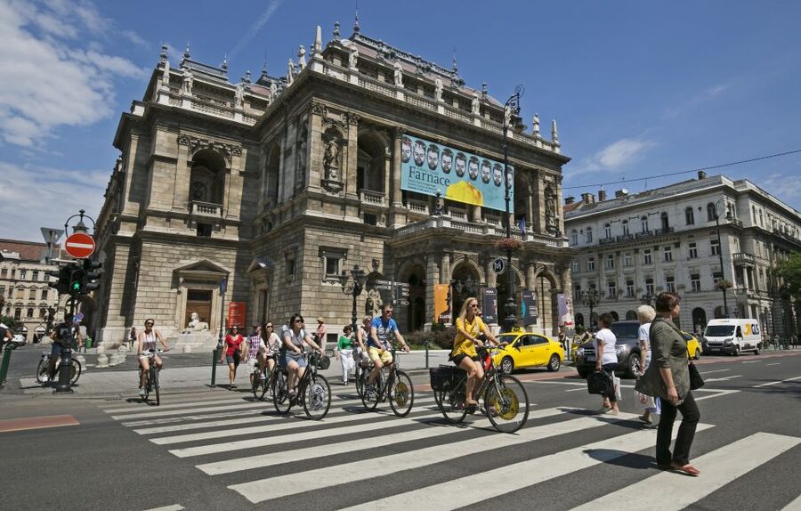 Budapest: City Bike Tour with Coffee Stop - Key points to know before you ride