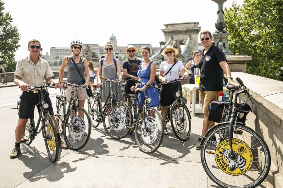 Budapest: City Bike Tour with Coffee Stop - St Stephen’s Basilica, Liberty Square, and Parliament