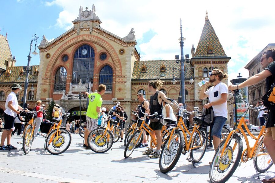 Budapest: City Bike Tour with Coffee Stop - Coffee, pastry, and the human side of the tour