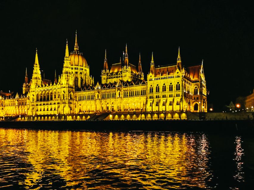 Budapest: City Highlights Cruise with Welcome Drink - Key points at a glance