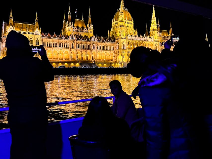 Budapest: City Highlights Cruise with Welcome Drink - What this Budapest cruise is really like