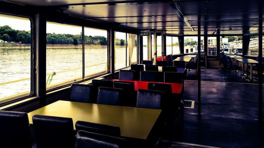 Budapest: City Highlights Cruise with Welcome Drink - Why the night cruise is usually the best choice