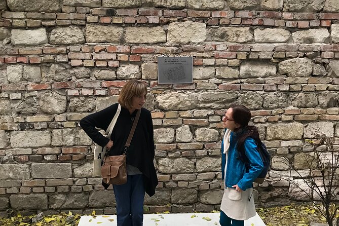 Budapest City Walk in Jewish Quarter - A private walk with room to change direction