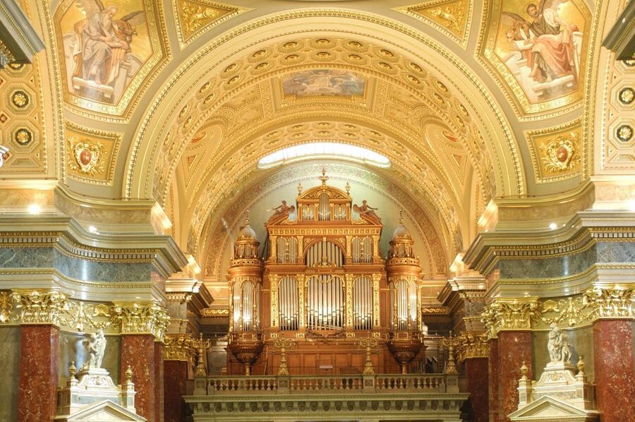 Budapest: Classical Music Concerts in St Stephen's Basilica - Arriving at Szent István tér