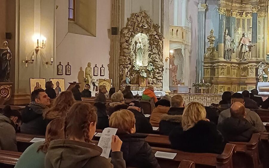 Budapest: Concert on the Oldest Working Organ in the City - The musicians and the view from the screen
