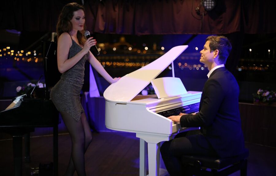Budapest: Danube Drink and Piano Show - Buda Castle from the river
