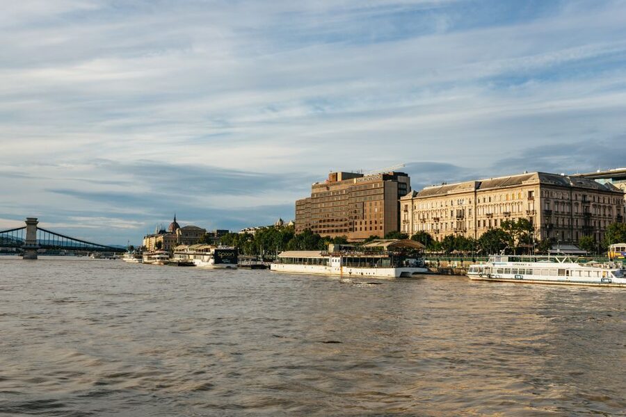 Budapest: Danube River City Lights Express Cruise - Liberty Bridge and the Danube Promenade