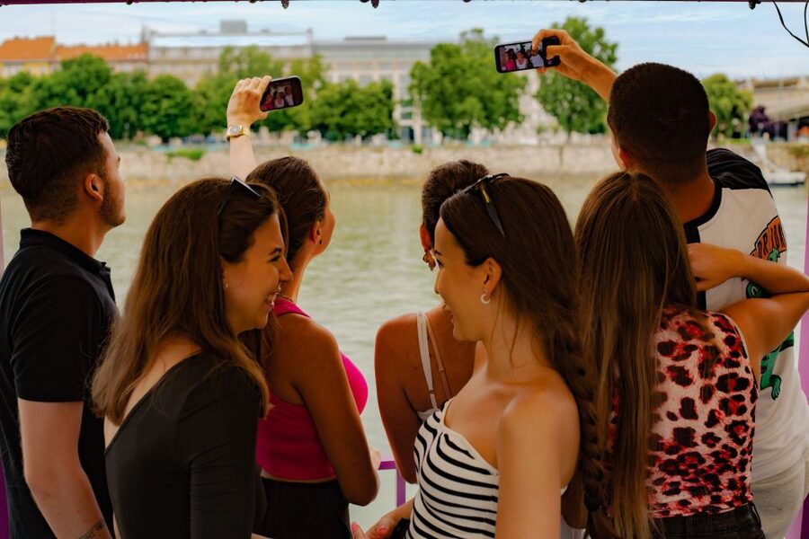 Budapest: Danube River City Lights Express Cruise - Audio Guide, Music, and Onboard Service