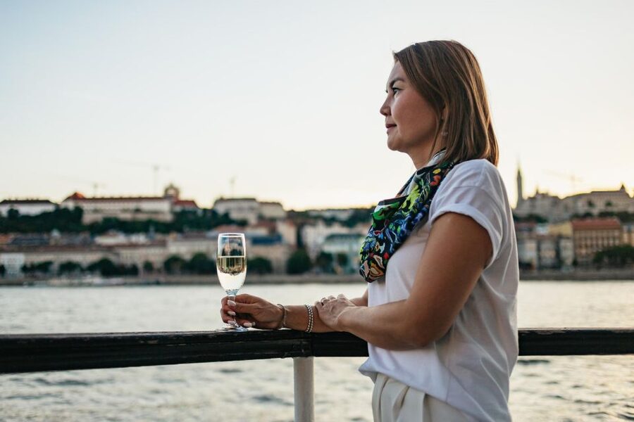 Budapest: Danube River Cruise with Dinner and Prosecco - Buda’s landmarks from Margaret Bridge to Fisherman’s Bastion