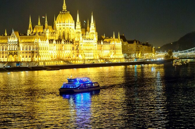 Budapest Danube Sightseeing Cruise with Unlimited Drinks - Seeing Budapest from the Danube