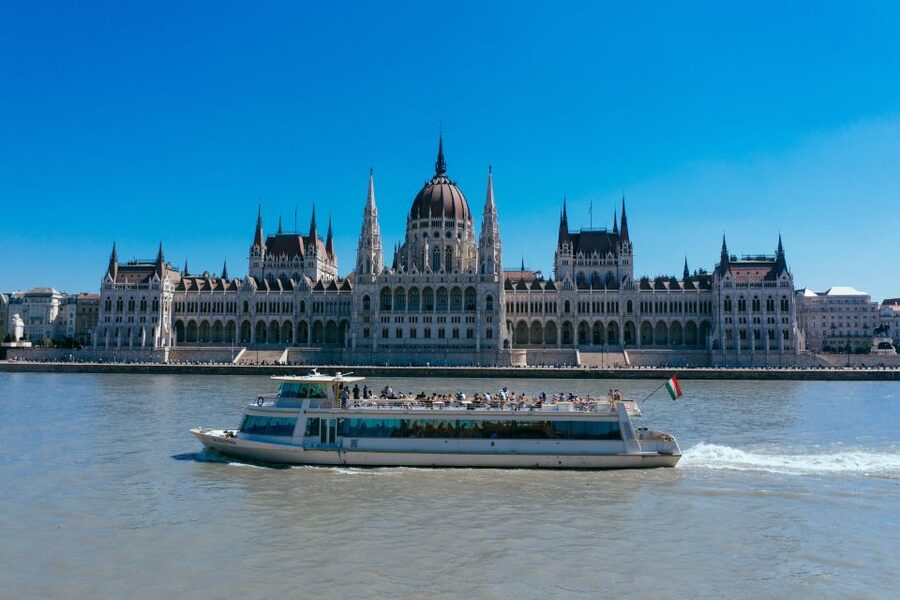 Budapest: Day or Night River Cruise on Panoramic Boat - Finding Vigadó Dock 6 in central Budapest