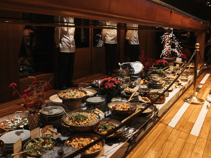 Budapest: Dinner Cruise with Live Music and Unlimited Drinks - Choosing Dinner or Rooftop BBQ