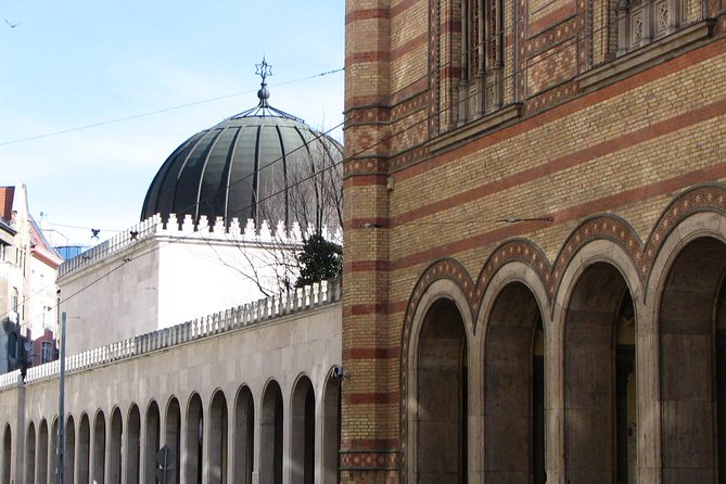 Budapest Dohany, Heroes', Rumbach synagogues & Jewish Ghetto Tour - Carl Lutz, Spinoza, and the small details between the big stops