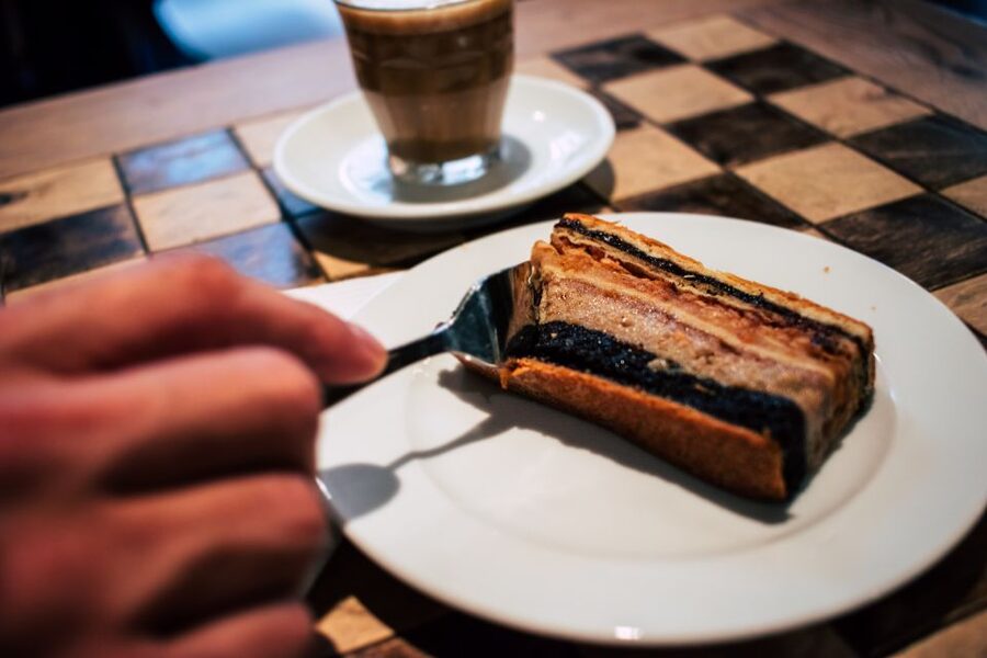 Budapest: Downtown Food Tour - Strudel and espresso at a local café