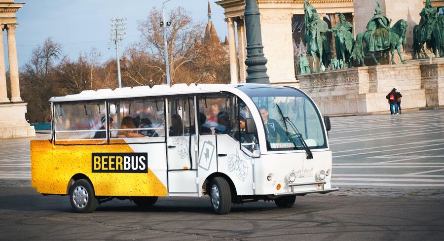 Budapest: eBeerBus Sightseeing Tour - Beer, music, and the social mood