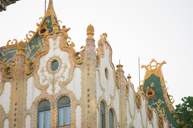 Budapest Essential Walk&Food tasting - Liberty Square and the difficult twentieth century