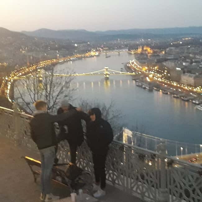 Budapest: Evening Castle Hill Tour with Fishermen's Bastion - Why Castle Hill works better at night