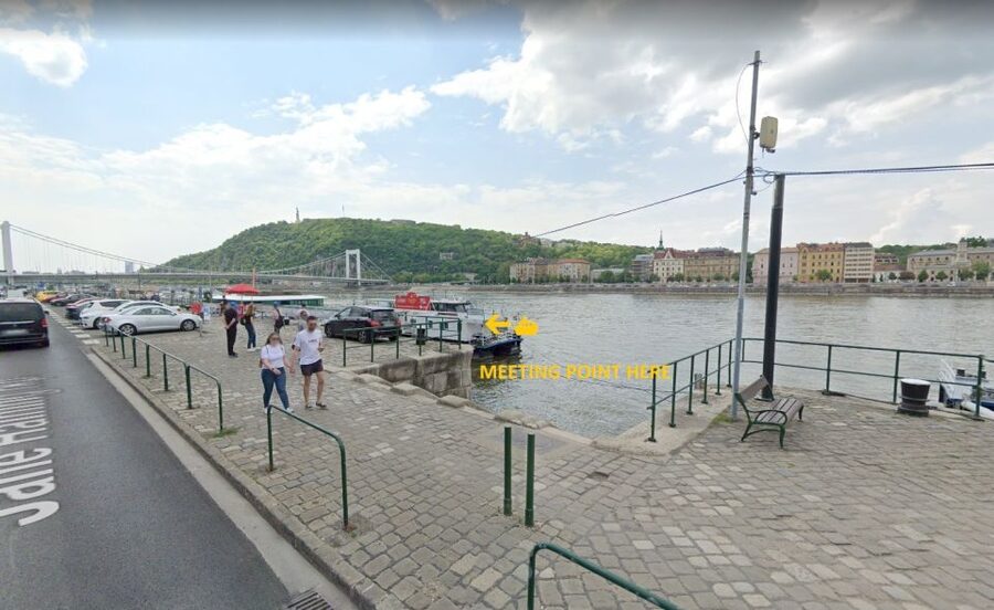 Budapest: Evening Cruise and Dinner with Welcome Drink - How the two hours unfold