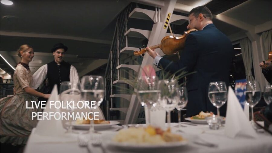Budapest: Evening Cruise and Dinner with Welcome Drink - Who will enjoy this Budapest dinner cruise