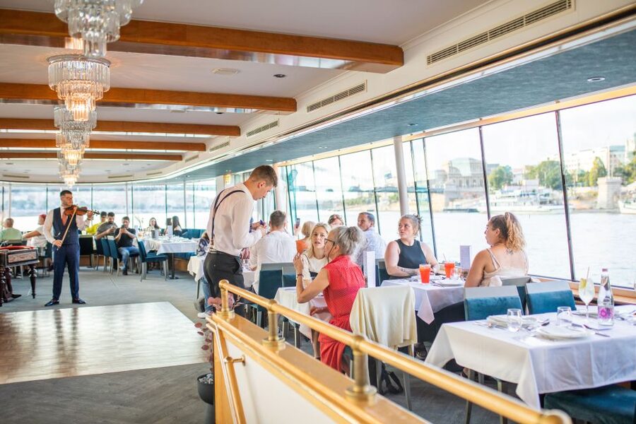 Budapest: Evening Cruise and Dinner with Welcome Drink - A welcome glass of sparkling wine