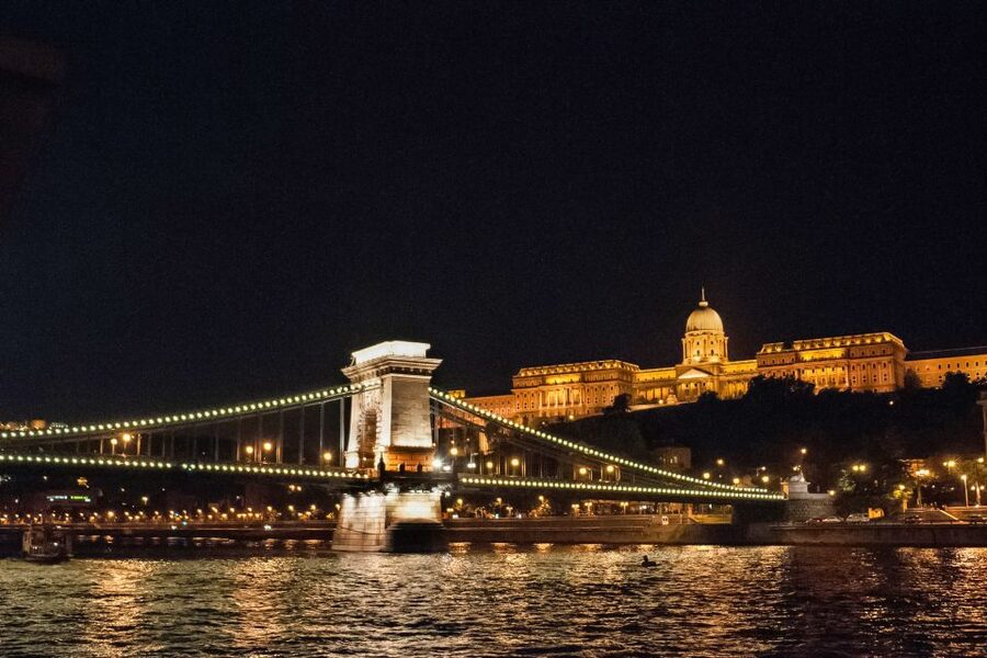 Budapest: Evening Cruise including Drinks and Live Music - The Pest-side landmarks and the lower Danube route