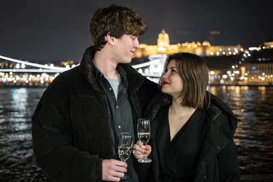 Budapest: Evening Cruise including Drinks and Live Music - Boarding the Gróf Széchenyi at Akadémia 2 ponton