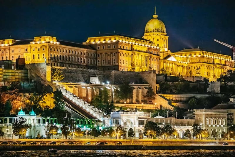 Budapest: Evening Cruise with 4-Course Dinner - Boarding at Petőfi Square