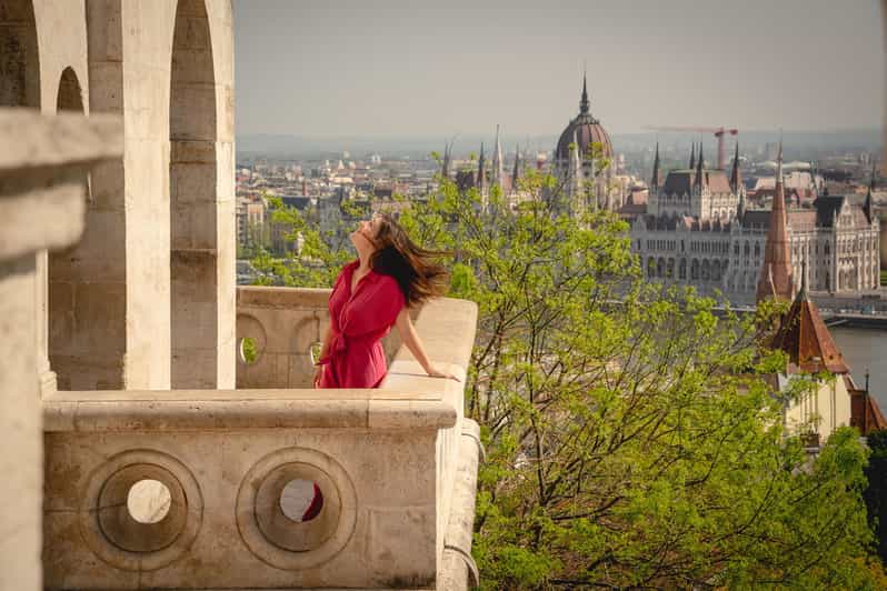 Budapest: Fast Private Photoshoot at Fisherman's Bastion - The photographer’s direction is the real value