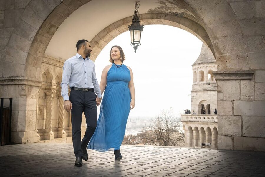 Budapest: Fast Private Photoshoot at Fisherman's Bastion - Who will get the most from this photoshoot