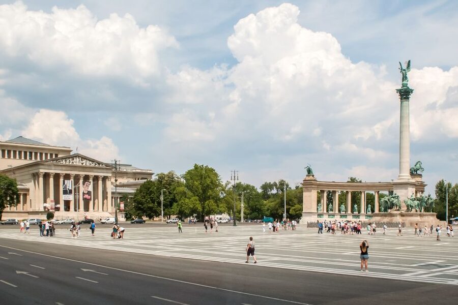 Budapest: Floating Bus Tour by Land and Water - Why the bus to boat change is the real attraction
