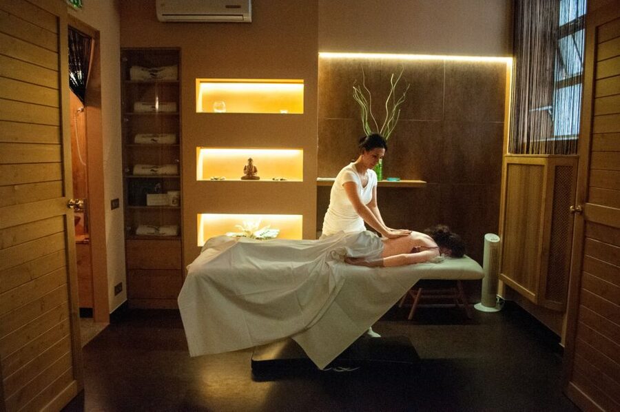 Budapest: Full-Day Gellért Spa Ticket - The indoor thermal pools beneath the glass roof