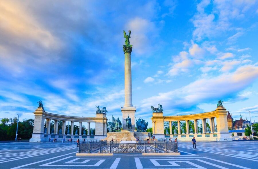 Budapest Full-Day Private Guide Services - Choosing wine, thermal baths, or photography