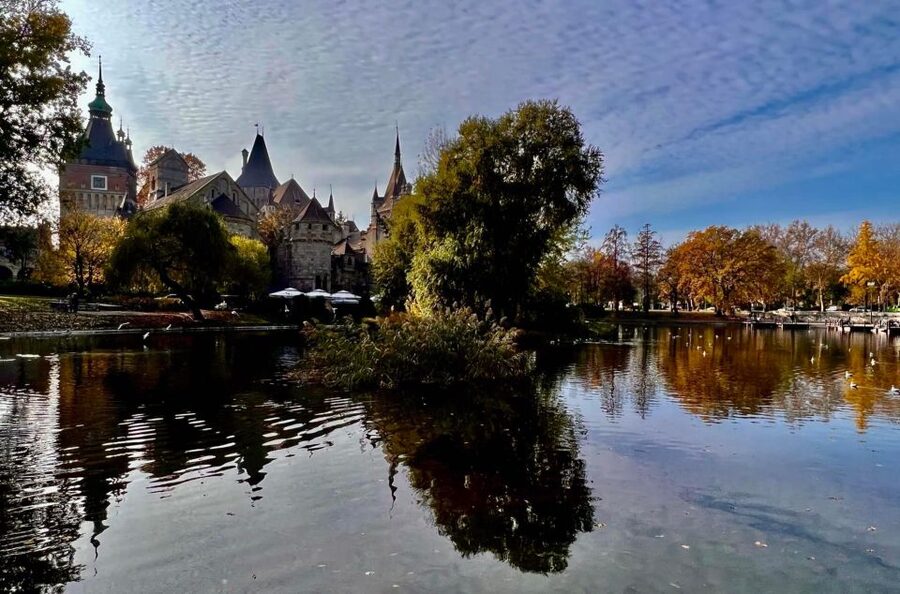 Budapest Full-Day Private Guide Services - Price, group size, and the extra costs