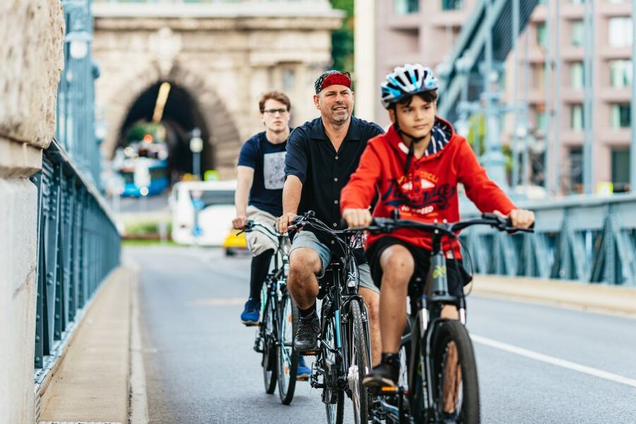 Budapest: Grand Sightseeing Bike Tour - The guides make the difference