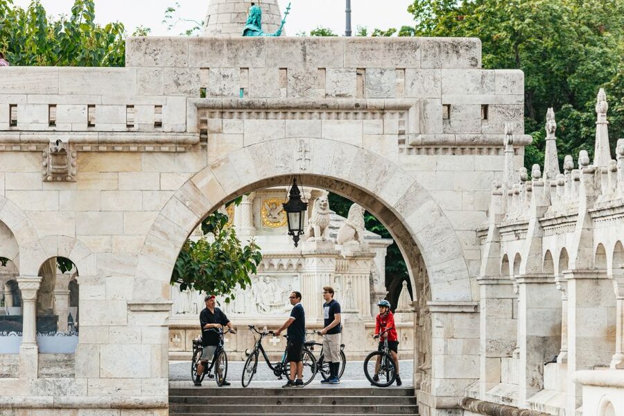 Budapest: Grand Sightseeing Bike Tour - Back to the river and across Margaret Bridge